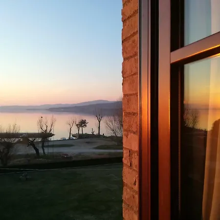 Viale Del Lavoro, 10 Lago Trasimeno Apartment